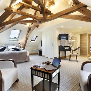 Double Room Signature